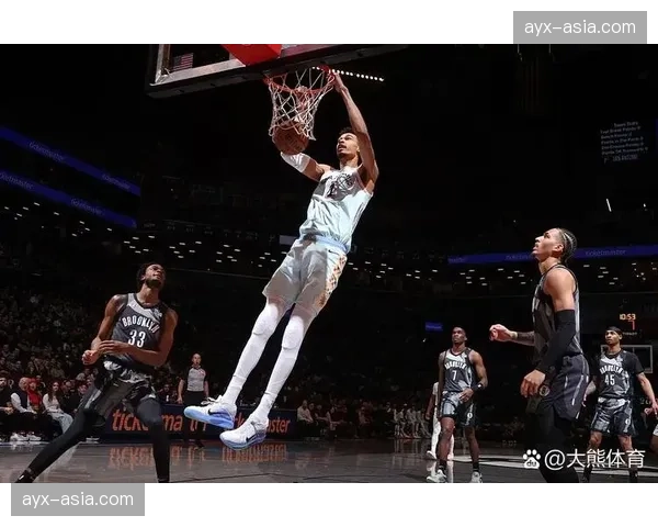 太阳马刺比赛，布克与文班亚马得分王与盖帽王对决