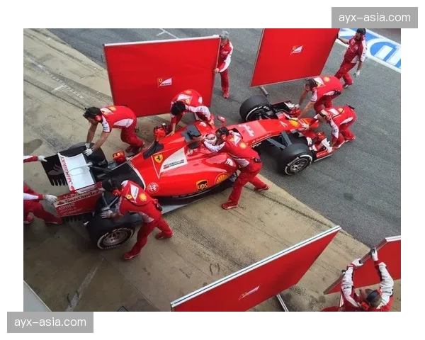 科技装备更新:多支车队被拍到测试新型低风阻骑行服 科技装备更新:多支车队被拍到测试新型低风阻骑行服